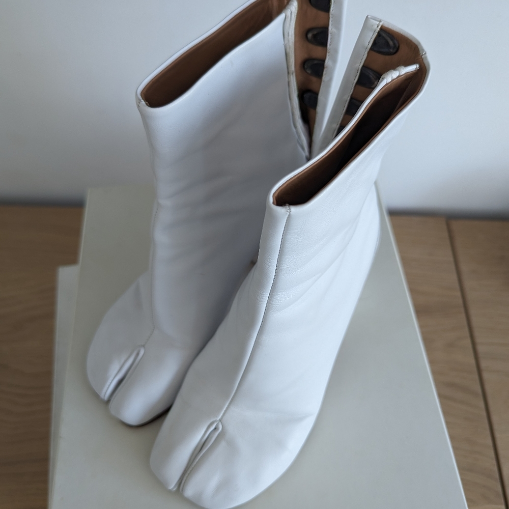 Margiela Tabi boots in white size 37